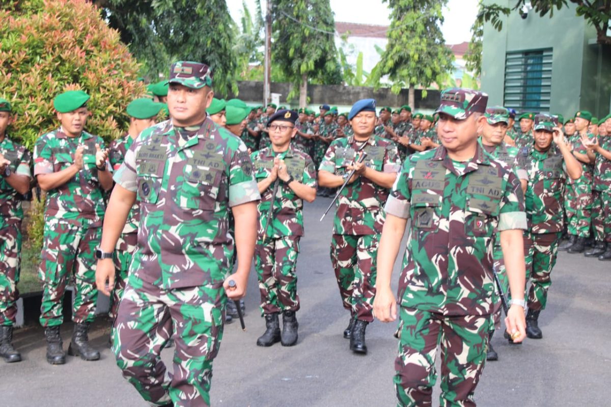Panglima TNI Jenderal TNI Agus Subiyanto, SE., M.Si., melakukan kunjungan kerja di Makorem 162/WB jalan Lingkar Selatan Kelurahan Pagutan, Kota Mataram, Selasa (21/05/2024).