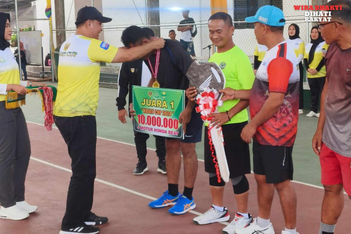 Foto: Korem 162/WB sebagai salah satu tim beregu peserta turnamen keluar sebagai juara pertama setelah mengalahkan tim beregu dari Pemkab Sumbawa pada final dengan skor 3-0, juara ketiga bersama diraih oleh tim PLN NTB dan tim Bulog NTB. (Foto.ist).