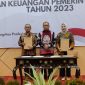 Hasil Pemeriksaan terhadap Laporan Keuangan Pemerintah Daerah Kabupaten Lombok Barat diserahkan secara langsung oleh Ketua BPK Perwakilan NTB, Kamis, 30 Mei 2024 di Aula BPK NTB di Mataram. Foto (Diskominfotik/Fiyan/Arf)