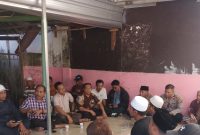Pertemuan dengan beberapa tokoh agama dan tokoh masyarakan di Dusun montong Buwuh, Desa Meninting Kecamatan Batulayar, Kabupaten Lombok Barat. Foto. Ist.
