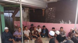 Pertemuan dengan beberapa tokoh agama dan tokoh masyarakan di Dusun montong Buwuh, Desa Meninting Kecamatan Batulayar, Kabupaten Lombok Barat. Foto. Ist.