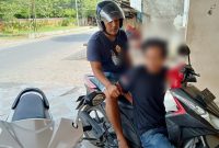MF alias Toni, pria 24 tahun, asal Rembiga, Selaparang Kota Mataram saat ditangkap Tim Opsnal Polsek Selaparang Polresta Mataram Polda NTB. Jumat (24/05/2024). Foto (Humas Polresta Mataram)