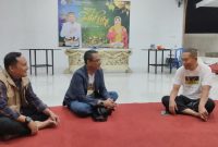 Kepala Museum NTB, Ahmad Nuralam, S.H., M.H, di dampingi Kasi Pengkajian dan Perawatan, Aulia Rahman A. S.Stp., M.Ap. melakukan silaturahmi ke Pj Walikota Bima, Ir. H. Mohammad Rum di kediamannya pada selasa 21 Mei 2024. Foto: ist.