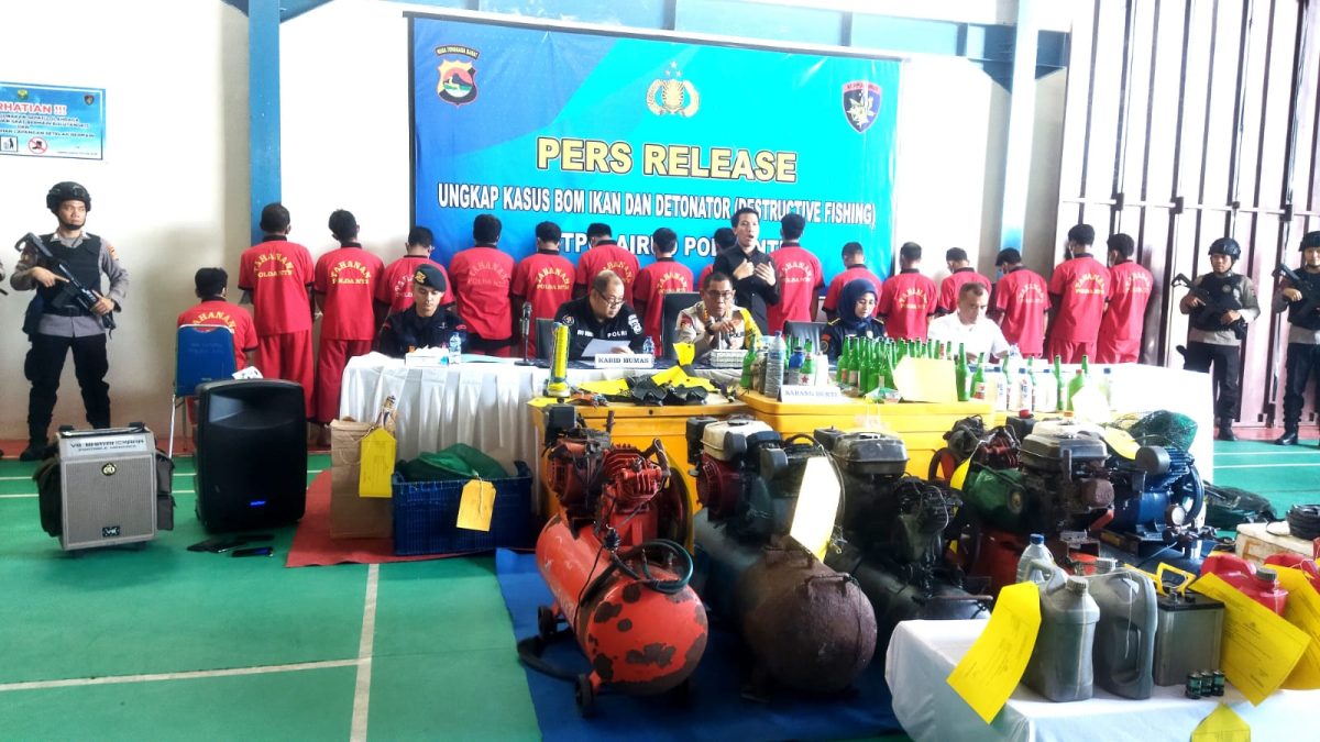 Direktur Ditpolairud Polda NTB, Kombes Pol Andree Ghama Putra menjelaskan selama bulan Januari hingga Mei 2024, Ditpolairud Polda NTB mengamankan 23 orang yang diduga melakukan pengeboman ikan di laut.