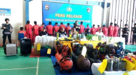 Direktur Ditpolairud Polda NTB, Kombes Pol Andree Ghama Putra menjelaskan selama bulan Januari hingga Mei 2024, Ditpolairud Polda NTB mengamankan 23 orang yang diduga melakukan pengeboman ikan di laut.