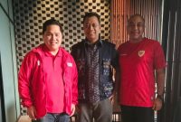 Dr. H. Zulkieflimansyah (tengah) dalam kunjungannya ke Jakarta beberapa waktu lalu bertemu Menteri BUMN, Erick Thohir (kiri) dan Bang Zaky Ketua Golkar DKI Jakarta (kanan). Foto (Doc. Pribadi Dr. H. Zulkieflimansyah)