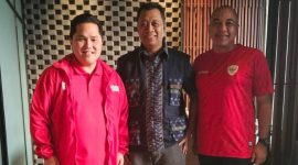 Dr. H. Zulkieflimansyah (tengah) dalam kunjungannya ke Jakarta beberapa waktu lalu bertemu Menteri BUMN, Erick Thohir (kiri) dan Bang Zaky Ketua Golkar DKI Jakarta (kanan). Foto (Doc. Pribadi Dr. H. Zulkieflimansyah)