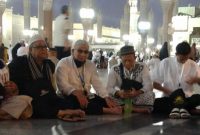 Penulis ust.H. Aswan Nasution (tengah) saat melaksanakan Haji. Foto (doc.pribadi).