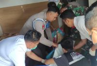 Aparat kepolisian dari Polsek Tanjung Polres Lombok Utara melakukan evakuasi korban sekaligus olah TKP (Polsek Tanjung )
