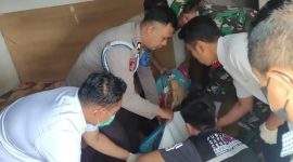 Aparat kepolisian dari Polsek Tanjung Polres Lombok Utara melakukan evakuasi korban sekaligus olah TKP (Polsek Tanjung )