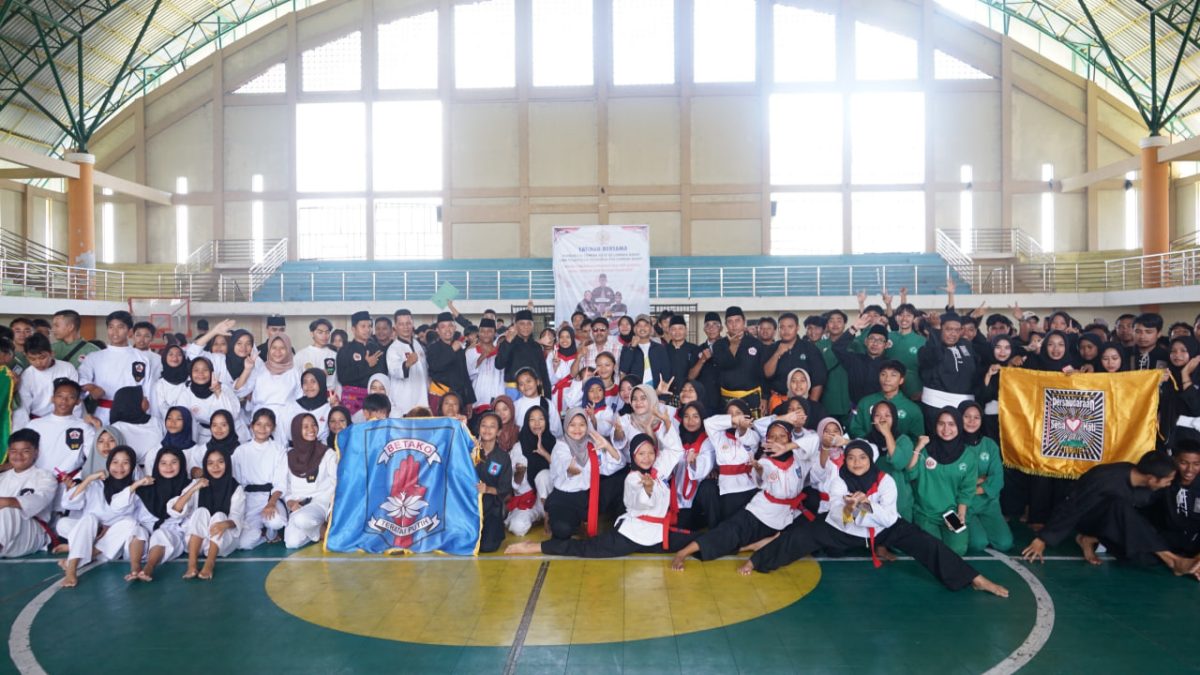 Pengurus Ikatan Pencak Silat (IPSI) NTB melantik pengurus IPSI Kabupaten Lombok Barat (Lobar) periode tahun 2024-2028 di Gedung GOR Tripat Lombok Barat, pada Minggu 30 Juni 2024. Foto (doc.IPSI Lobar).