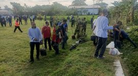 Aksi nyata untuk melestarikan lingkungan dengan melakukan penanaman 300 pohon di jl. sopoq Angen, Lombok Barat. Rabu (05/06/2024). (Diskominfotik/afid/husni/angge/Zul)