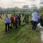 Aksi nyata untuk melestarikan lingkungan dengan melakukan penanaman 300 pohon di jl. sopoq Angen, Lombok Barat. Rabu (05/06/2024). (Diskominfotik/afid/husni/angge/Zul)