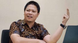 irektur Utama Bank Dinar, Mustaen saat wawancara dengan sejumlah media di ruang kerjanya, Jum'at 5 Juni 2024