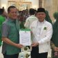 Lalu Muhammad Iqbal dan Indah Dhamayanti Putri, atau dikenal sebagai Iqbal-Dinda, resmi menerima Surat Keputusan (SK) dukungan dari Partai Persatuan Pembangunan (PPP) untuk Pilgub NTB 2024.