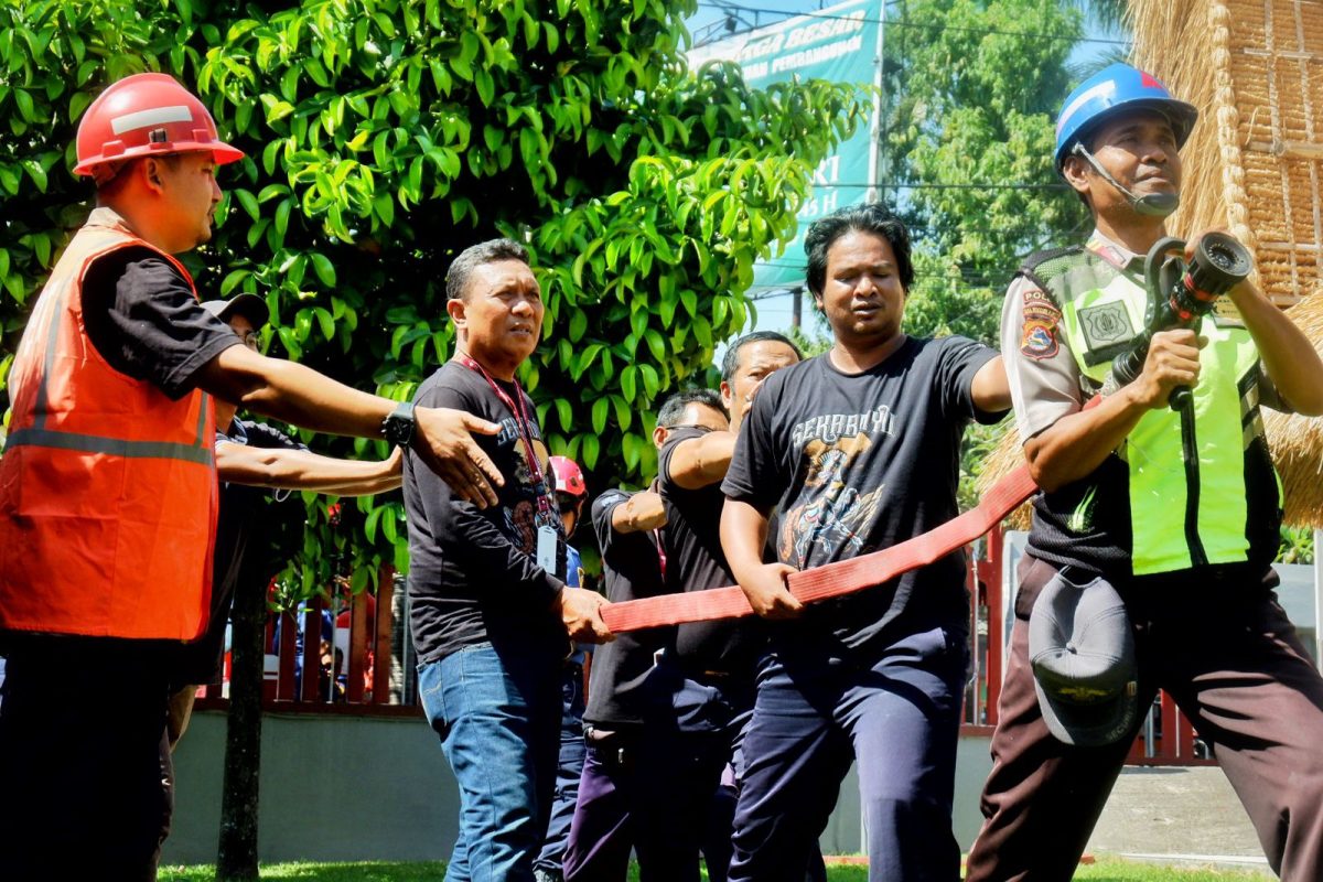 Museum Negeri NTB bekerjasama dengan BPBD NTB dan Damkar Lombok Barat UPTD Batu Layar dalam simulasi Kebakaran. Kamis (18/07/2024).