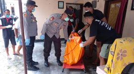 Evakuasii mayat di Mataram oleh tim Satreskrim Polresta Mataram, Selasa siang (9/7/2024). Foto (Humas Polresta Mataram).