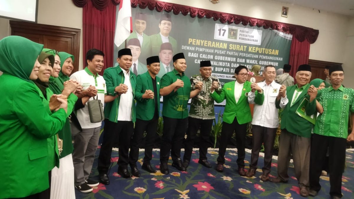 Calon Walikota Mataram, Lalu Aria Dharma dan Weis Qurnain (AQUR) bersama tim partai persatuan pembangunan (PPP). Foto (DSHD)