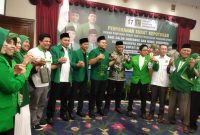 Calon Walikota Mataram, Lalu Aria Dharma dan Weis Qurnain (AQUR) bersama tim partai persatuan pembangunan (PPP). Foto (DSHD)
