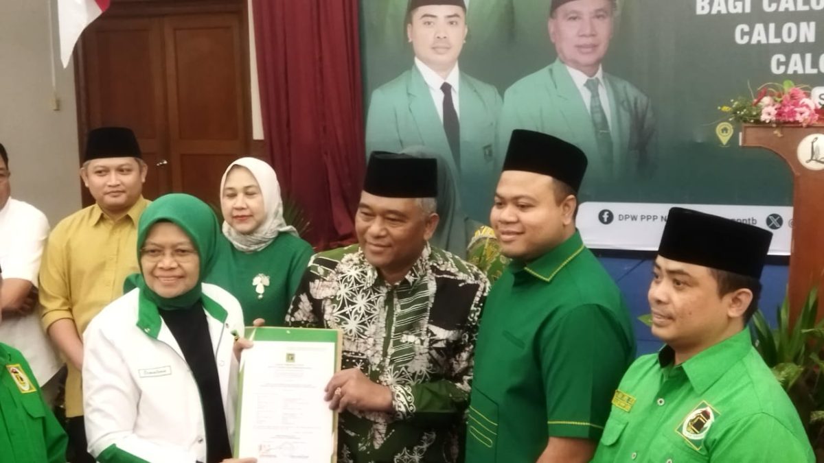 Pasangan calon Wali Kota dan Wakil Wali Kota Mataram, H. Lalu Aria Dharma dan H. Weis Arqurnain, telah resmi menerima SK B1-KWK dari Dewan Pimpinan Pusat (DPP) Partai Persatuan Pembangunan (PPP) di Hotel Sahid Legi Mataram. Minggu, 11 Agustus 2024. Foto (Ist)
