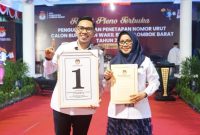pasangan calon Bupati dan Wakil Bupati Kabupaten Lombok Barat, Nauvar Furqoni Farinduan-Khaeratun yang akrab disebut “Rintun” mendapatkan nomor urut satu (1). Foto (Ist).