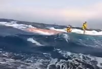 ABK Kapal Bahula yang berhasil dievakuasi. Photo (Screenshoot Video amatir).