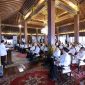 Presiden terpilih Prabowo Subianto mengumpulkan para calon anggota kabinet dan memberikan pengarahan guna memperkuat kerja sama tim di Padepokan Garuda Yaksa, Hambalang, Bogor, Jawa Barat, Rabu (16/10/2024).