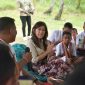 Menkomdigi Meutya Hafid saat melakukan kunjungan kerja perdana ke Kecamatan Amarasi, Kelurahan Eunoni, Provinsi Nusa Tenggara Timur (NTT).(Amiri Yandi/InfoPublik)