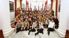 Presiden Joko Widodo menggelar jamuan santap siang bersama seluruh jajaran kabinet Indonesia Maju di Istana Negara, Jakarta, Jumat, 18 Oktober 2024. Foto: BPMI Setpres/Vico