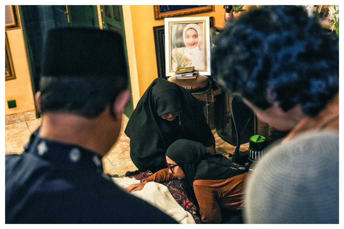 Anies Rasyid Baswedan, Mantan Gubernur Jakarta saat dirumah duka Almarhumah Marissa Haque. Foto: (Istimewa)