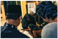 Anies Rasyid Baswedan, Mantan Gubernur Jakarta saat dirumah duka Almarhumah Marissa Haque. Foto: (Istimewa)