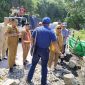 Komisi IV DPRD Provinsi NTB turun mengecek kondisi pengerjaan talud ruas jalan Rembiga-Pemenang. Foto (istimewa).