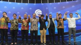 Menkomifo Budi Arie Setiadi (empat dari kiri) bersama Angggota Bawaslu Totok Hariyono (tiga dari kiri), Dirjen Aptika Kominfo Hokky Situngkir (empat dari kanan), Dirjen IKP Kominfo Prabunandya Revta Revolusi (tiga dari kanan). Foto: Amiri Yandi/InfoPublik