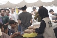 MIM Foundation Berbagi Makan Gratis Didukung oleh Bank Dinar. Jumat (04/10/2024).