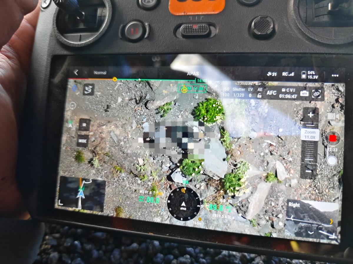 Jasad korban Kaifat Rafi Mubarok (16), pendaki asal Jakarta berhasil dideteksi oleh drone thermal pada Selasa (8/10/2024) sekitar pukul 10.30 Wita di kedalaman ratusan meter dari lokasi kejadian. Foto: (SAR Mataram).