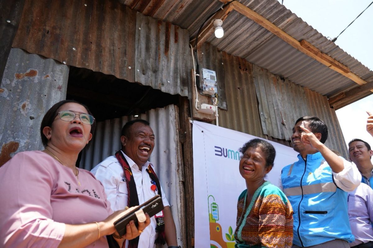 PT PLN (Persero) melalui program Light Up The Dream memberikan bantuan listrik gratis dalam memperingati Hari Listrik Nasional (HLN) ke-79 tahun 2024. Foto: PLN.