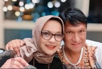 Fhoto Marisa Haque bersama suami, ikang Fawzi. Doc. Ist.