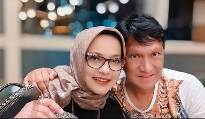 Fhoto Marisa Haque bersama suami, ikang Fawzi. Doc. Ist.