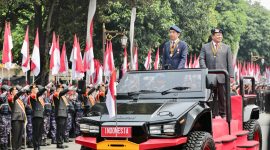 Presiden Joko Widodo (Jokowi) dan presiden terpilih Prabowo Subianto tampil kompak di Apel Pengamanan Pelantikan Presiden dan Wakil Presiden di Markas Komando Korps Brigade Mobil (Mako Brimob), Kelapa Dua, Depok, Senin (14/10/2024).