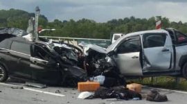 TEWAS: Kecelakaan maut antar-mobil terjadi di Jalan Jalan Betong, Sarikei, Meradong, Sarawak, Malaysia, Kamis (21/11/2024). Dalam peristiwa tersebut, 8 orang dilaporkan tewas, 7 di antaranya warga negara Indonesia (WNI).(DOK KJRI KUCHING)