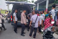 Balita berinisial RK umur 2.5 tahun ditemukan hanyut dan tenggelam di saluran irigasi di Lingkungan Batu Mandiri, Kelurahan Jempong Baru, Kecamatan Sekarbela Kota Mataram. Kamis (28/11/2024). Foto (Humas Polresta Mataram).