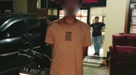 Terduga Pelaku berinisial MR, Laki-laki 24 tahun asal Jawa Barat. Foto: (Humas Polresta Mataram).