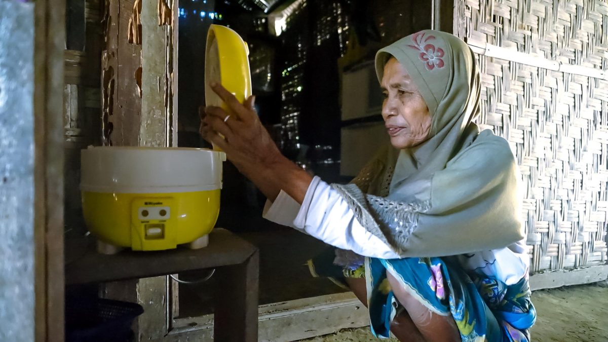 Sebanyak 3.497 rumah tangga di Provinsi Nusa Tenggara Barat (NTB) menikmati akses listrik yang andal dan aman melalui Program Bantuan Pasang Baru Listrik (BPBL) 2024. Foto (PLN NTB).