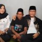 Potret Gus Miftah bersama seorang penjual es teh bakul di Magelang, Sunhaji. (Dok. Istimewa)