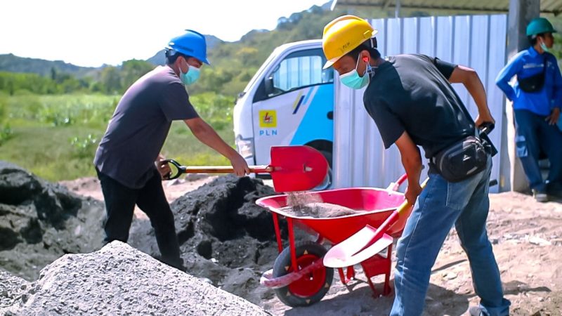 Penggunaan FABA untuk Pembangunan Pendidikan, Ekonomi, dan Infrastruktur Desa. Foto (PLN NTB)