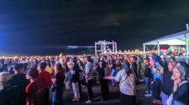 Penonton yang memadati arena Konser Memoria Lombok di hari kedua, di Eks Bandara Selaparang. Rabu (18/12/2024). Foto (SAHAYA)