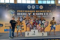 Para pemenang Body Contest ‘Mataram Berotot 2024’ yang digelar oleh Perkumpulan Binaraga Fitness Indonesia (PBFI) Kota Mataram yang berlangsung di Gelanggang Pemuda Kota Mataram, Minggu (22/12/2024). Foto (BUDI)