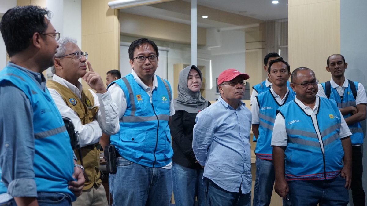 General Manager PLN UIW NTB, Sudjarwo, bersama jajaran manajemen menerima kunjungan Badan Pengatur Hilir Minyak dan Gas Bumi (BPH Migas) di Mataram. Senin (23/12/2024) Foto (Humas PLN NTB)
