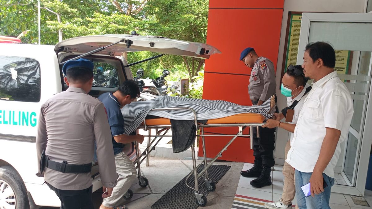 Korban Puput (30),  wisatawan  asal Wonogiri, Jawa Tengah saat dibawa ke Puskesmas Nipah. Foto (Doc.Istimewa).