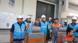 General Manager PLN NTB, Sudjarwo (kiri) saat melakukan kunjungan ke beberapa lokasi atau Check Point Jelang Malam Pergantian Tahun Baru 2025. Selasa (31/12/2024). Foto (Humas PLN NTB)